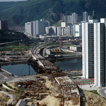 Shatin Bridge under construction,1986 © Heather Coulson